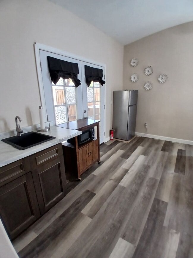Building Photo - Spacious Modern Studio – Fully Furnished &...