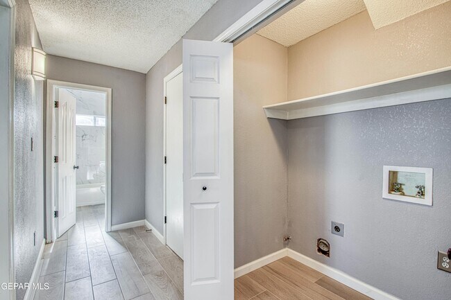 Building Photo - 12325 Tierra Bella Dr