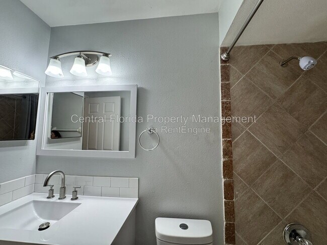 Building Photo - 658 Elwood St