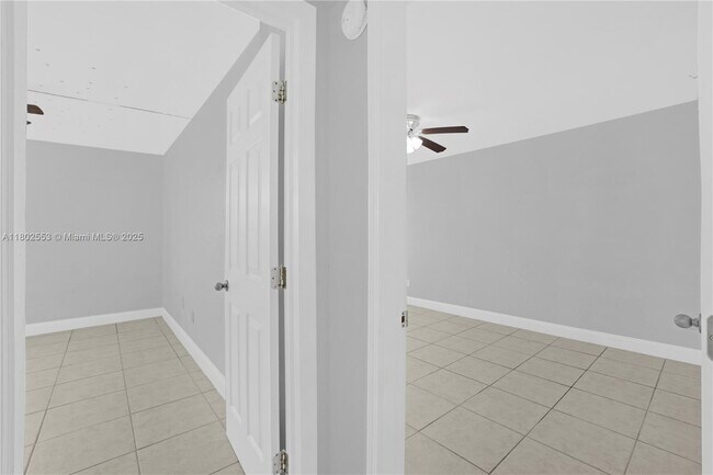 Building Photo - 8889 Fontainebleau Blvd