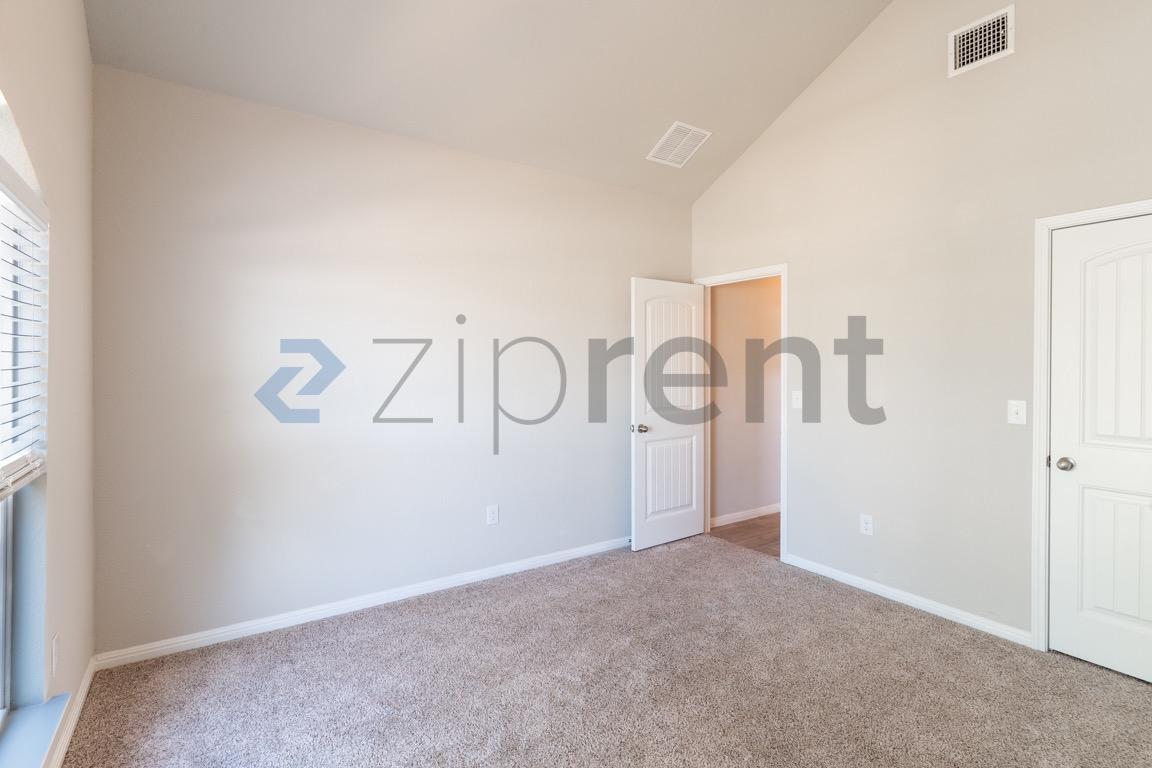 Building Photo - Unit