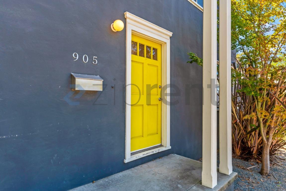 Building Photo - Unit 905