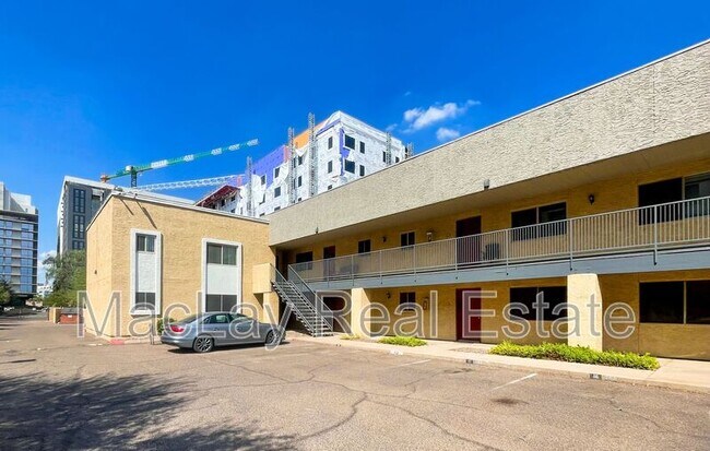 Primary Photo - 1014 E Spence Ave