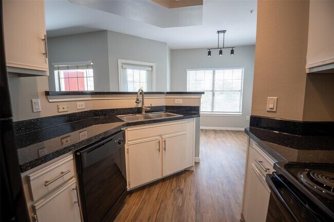 Building Photo - 2320 Gracy Farms Ln