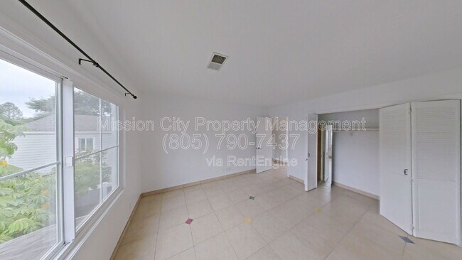 Building Photo - 432 Via Rosa