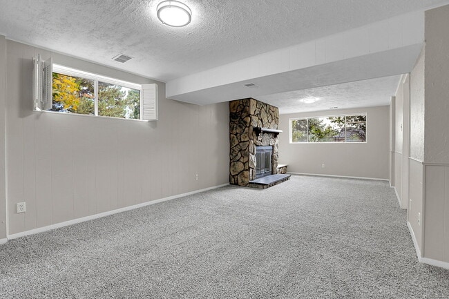 Building Photo - $2,950.00, 3-bed, 2.5-bath, located in Lak...