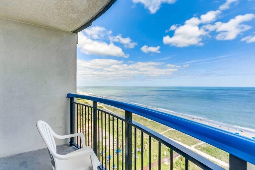 Building Photo - 2300 N Ocean Blvd