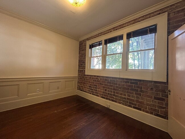 Building Photo - 635 Myrtle St NE