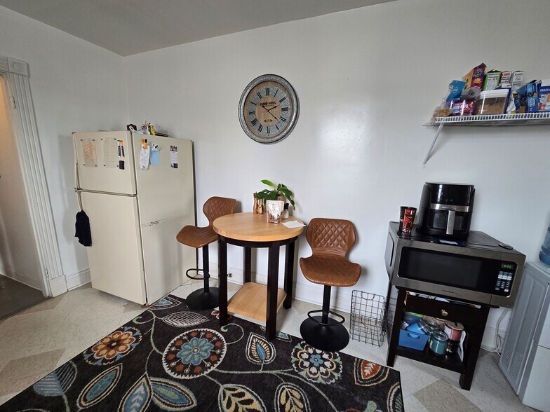 Kitchen - 318 W McMillan St