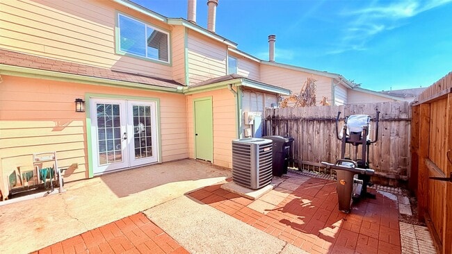 Building Photo - 1927 Country Village Blvd