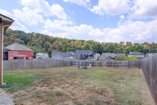 Building Photo - Beautiful Two Story Home With hardwood Flo...