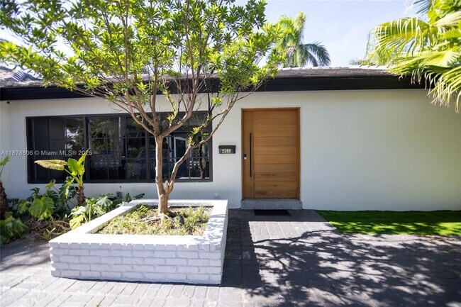 Building Photo - 2500 Bayview Dr