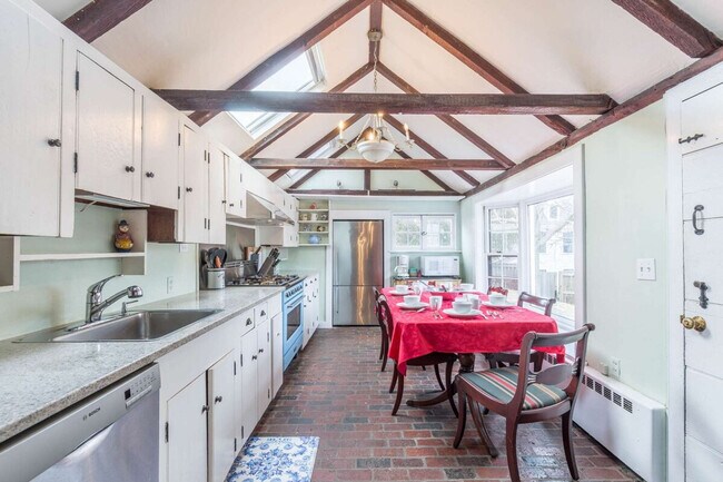 Building Photo - 21 Mugford St