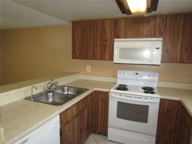 Building Photo - 10049 Lake Oak Cir