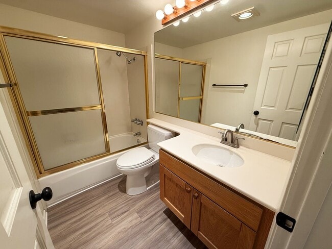 Building Photo - Spacious 2 Bed / 2 Bath Condo in Prime UTC/La Jolla Location!