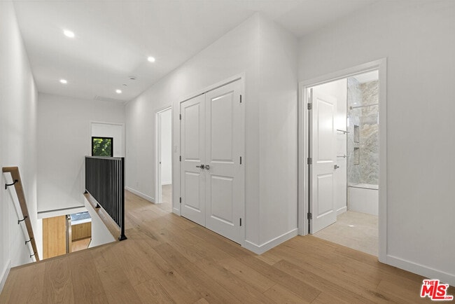 Building Photo - 822 N Orange Grove Ave