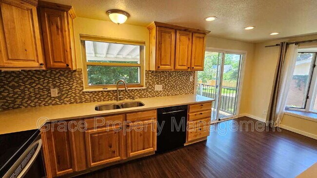 Building Photo - 10928 Patterson Ct