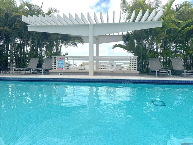 Building Photo - 3250 NE 1st Ave