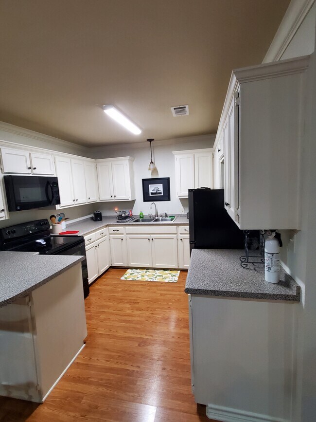Kitchen1 - 1737 E California St