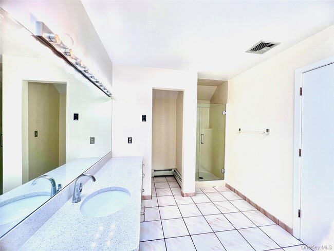 Building Photo - 15 Evon Ct