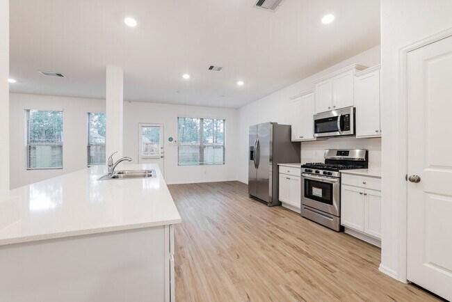Building Photo - 2014 Ballesteros St