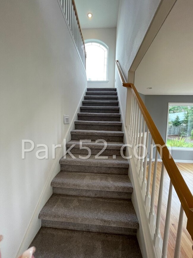 Building Photo - Browns Point Tacoma 3 Bedroom Single Famil...