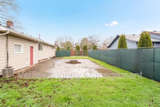 Building Photo - 389 Appleblossom Ave N