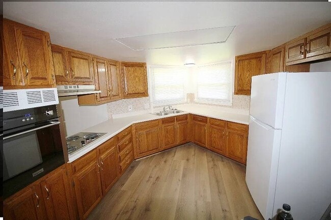 Building Photo - 904 N Duchesne Dr