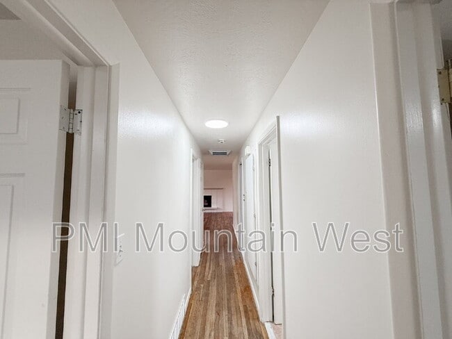 Building Photo - 698 Doren Dr