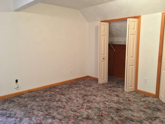 2nd floor - bedroom 2 - 2032 Paintertown Rd