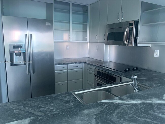 Building Photo - 540 West Ave