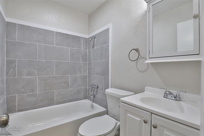 Building Photo - 1202 S San Jose Dr