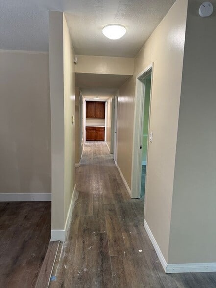 Building Photo - 647 Gartel Dr