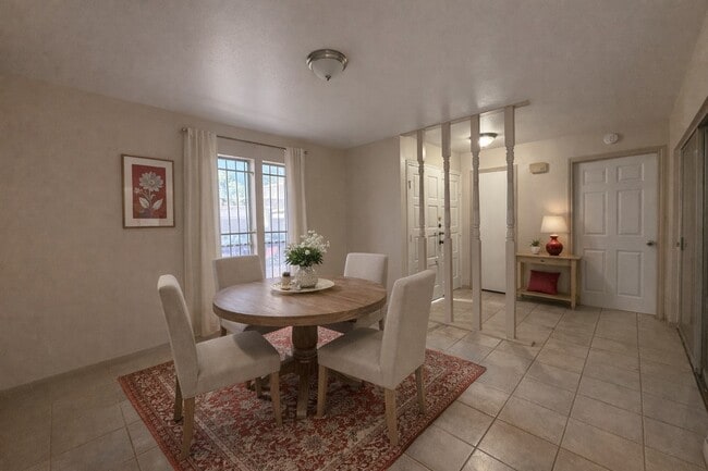 Building Photo - 2920 Cambridge Ln