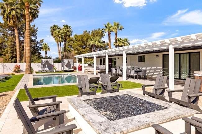 Building Photo - 4633 N 49th Pl