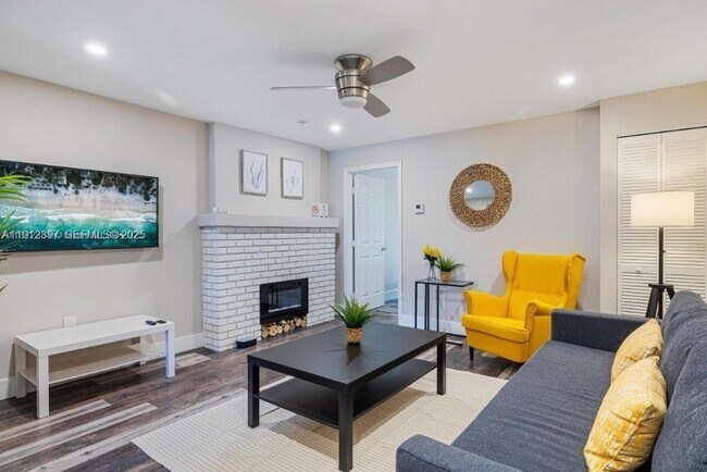 Building Photo - 505 SE 20th St