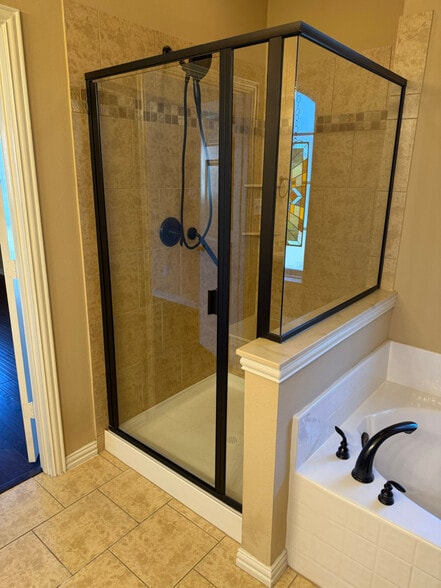 Building Photo - 5683 Hummingbird Ln