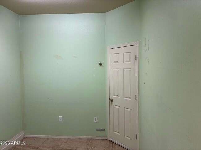 Building Photo - 8011 S 70th Dr