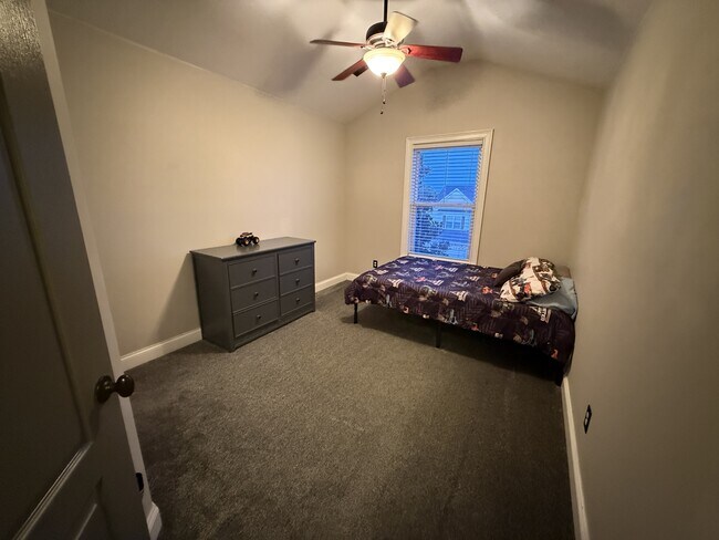 Building Photo - 633 Dunrobin Ln