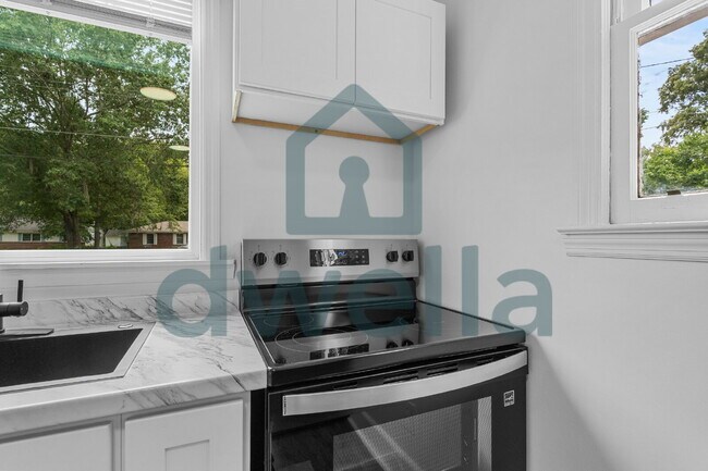Building Photo - Completely Renovated 3-Bedroom Home | Stunning Kitchen | Convenient Sumter Location
