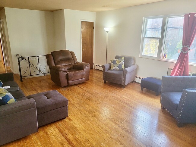 Building Photo - 412 Commercial Ave