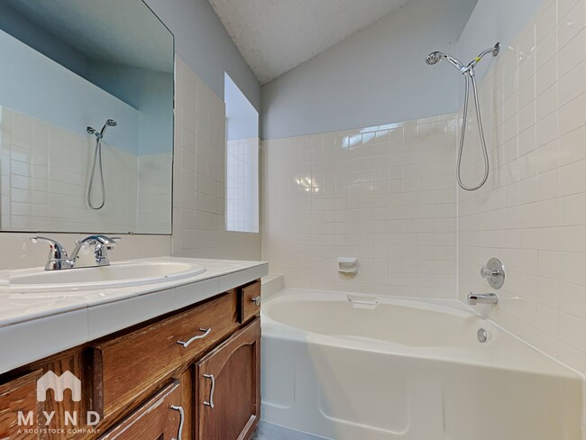 Building Photo - 2304 S Gray Dr
