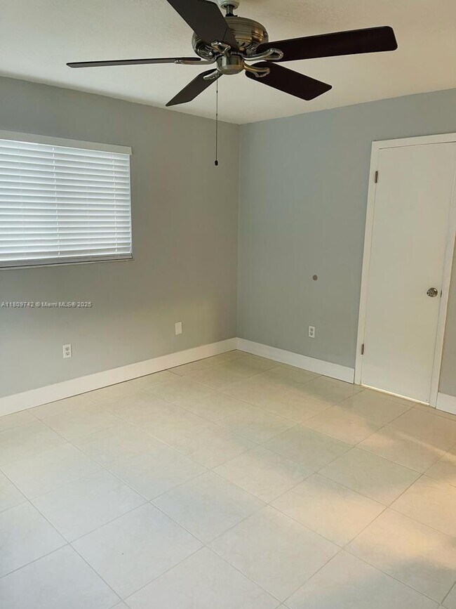 Building Photo - 3409 SW 64th Ave