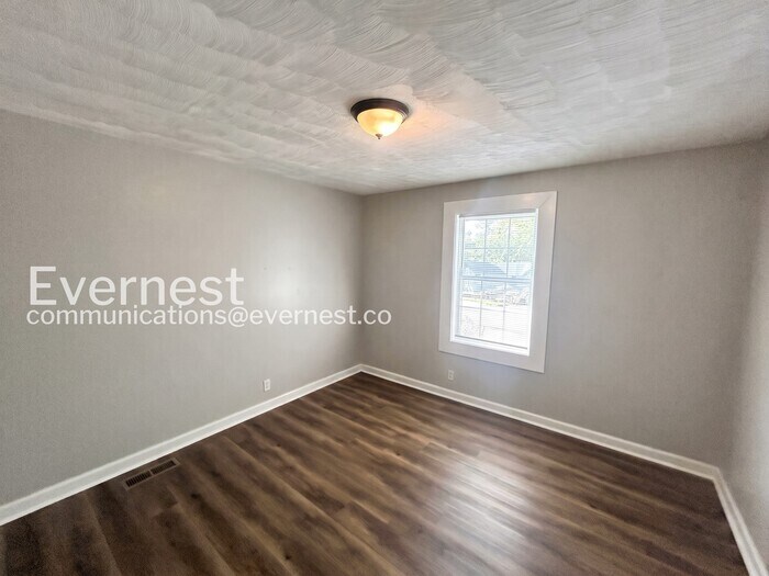 Building Photo - 811 Glade View Ct