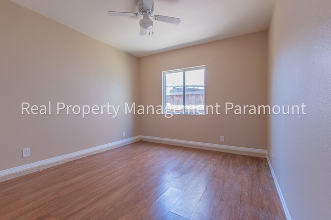 Building Photo - 1134 E 103rd Pl