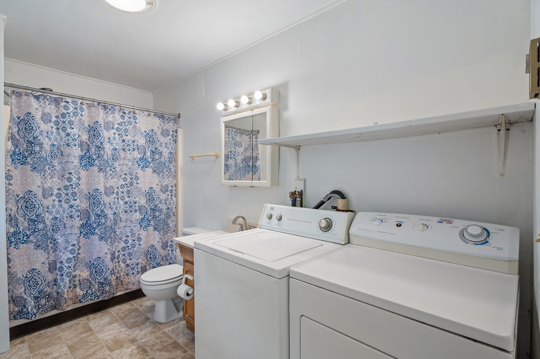 Building Photo - 402 University Ave