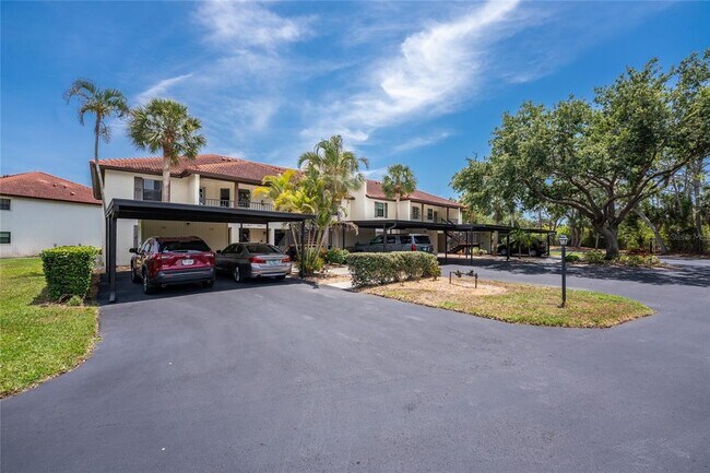 Building Photo - 511 Pine Hollow Cir