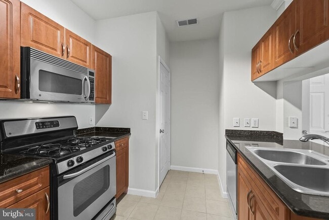 Building Photo - 12929 Centre Park Cir