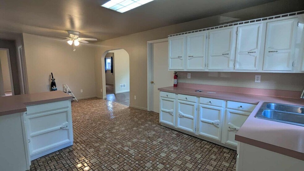 Building Photo - 9298 Arbela Rd