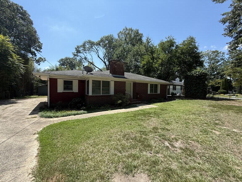 Building Photo - 205 W Lee Rd